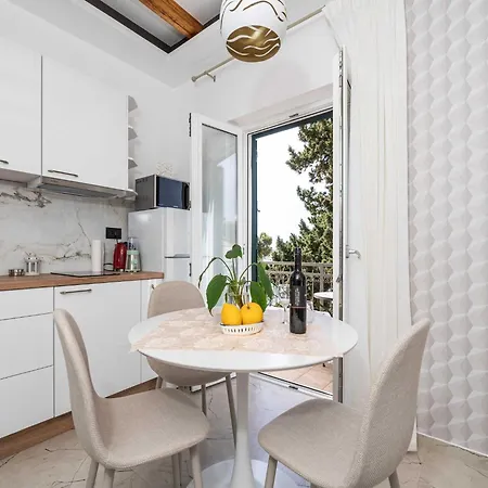 One Bedroom With Balcony Mlini