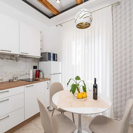 Apartment One Bedroom With Balcony *