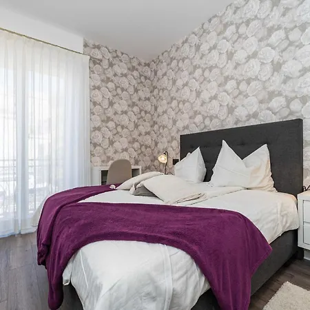 One Bedroom With Balcony *