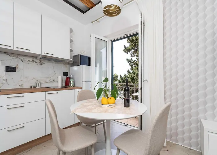 One Bedroom With Balcony 믈리니