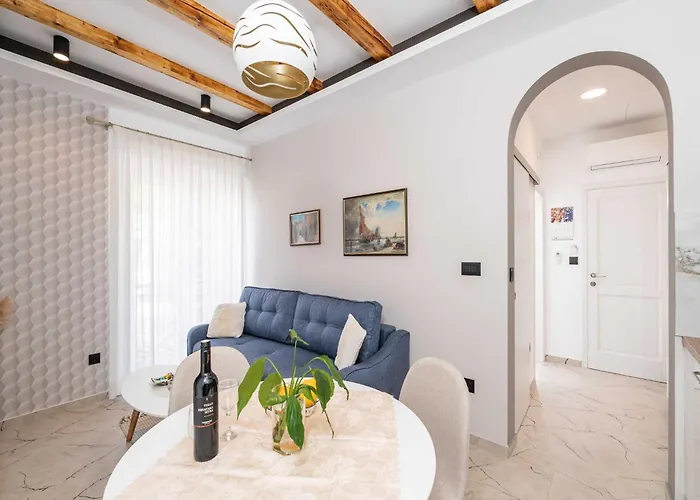 아파트 One Bedroom With Balcony *