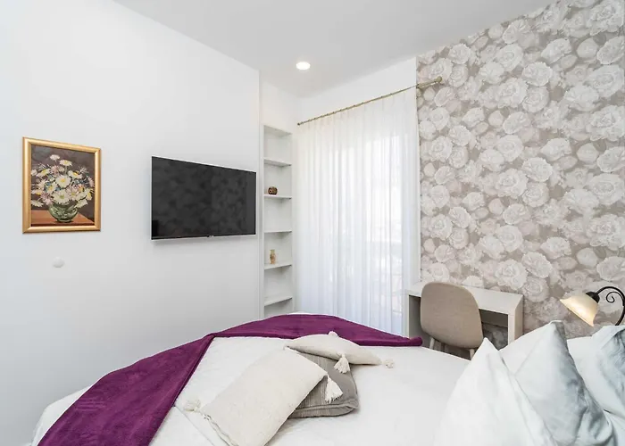 One Bedroom With Balcony * 믈리니