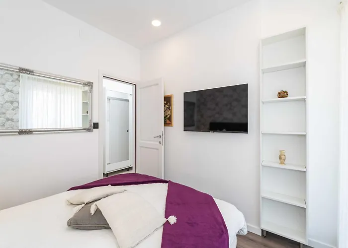 아파트 One Bedroom With Balcony