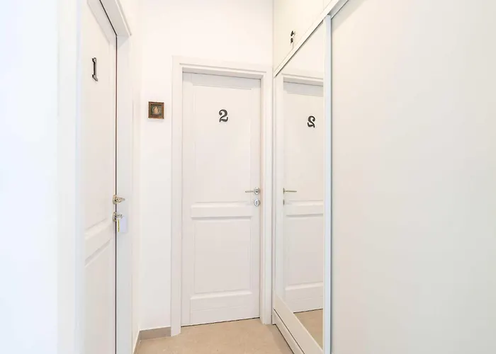 One Bedroom With Balcony 아파트 *