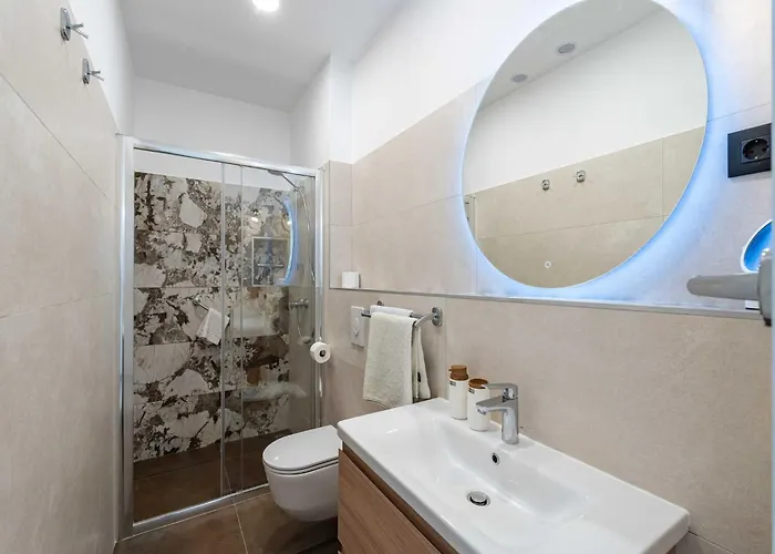 One Bedroom With Balcony *