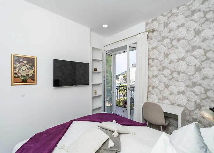 One Bedroom With Balcony 아파트 *